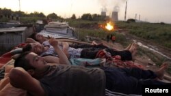 Россияда меҳнат қилаётган ўзбекистонликларнинг аксари қийин шароитда кун кечириши айтилади.