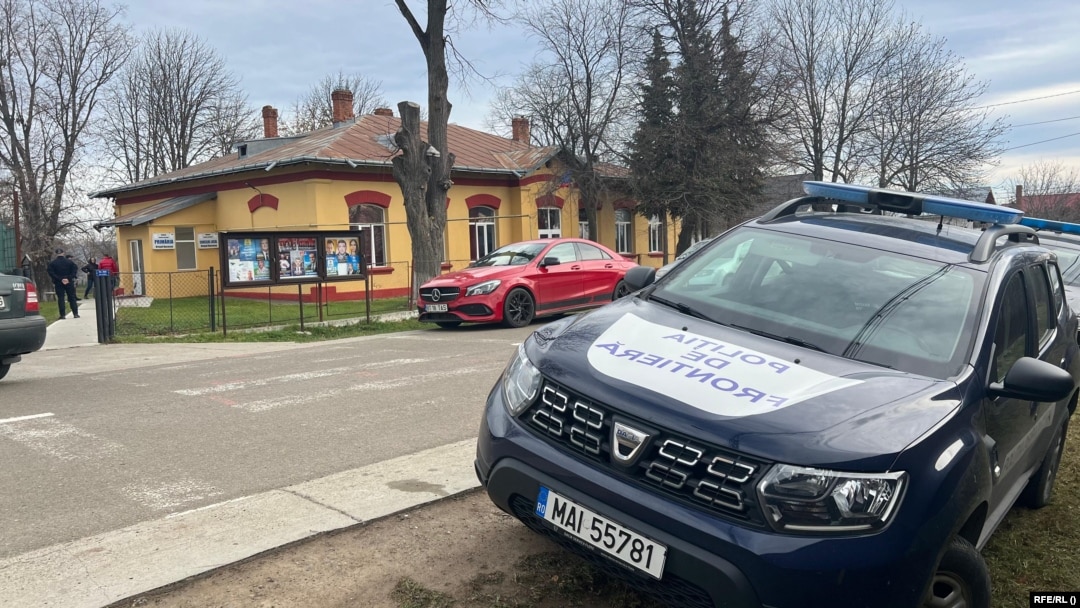 Autoritățile au ridicat documente de la Primăria Vârfu Câmpului, județul Botoșani.