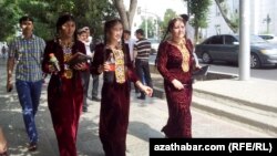 Türkmen talyp gyzlary