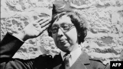 Josephine Baker nakon što je primila najviše francusko priznanje – orden Legije časti, Francuska (19. august 1961.)