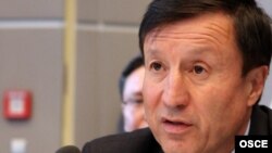Адильбек Джаксыбеков в бытность министром обороны Казахстана. Вена, сентябрь 2011 года.