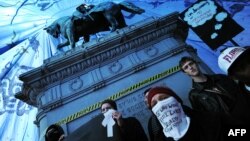 “OccupyWallStreet” ҳаракати АҚШ иқтисоди "мотори" бўлган Уолл стрит корпорацияларининг очкўзлигидан норози.