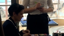 «Натворили делов, в кафе залезли». В Кыргызстане правительство критикуют отмену сервисного сбора в общепите 