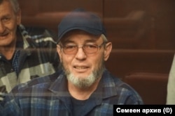 Отец Али Мамутов в российском суде. Фотография предоставлена семьей
