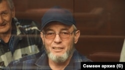 Бащата Али Мамутов в руския съд. Снимката е предоставена от семейството.