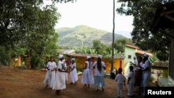 Ceremonijalni ples religije umbanda u izvođenju brazilskih domorodaca, Campo Grande (9. februar 2021.)