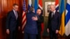 Ukrajinski predsjednik Volodimir Zelenski (drugi zdesna) grli američkog izaslanika Stevea Witkoffa, dok norveški premijer Jonas Gahr Store (desno) i finski predsjednik Alexander Stubb (lijevo) stoje sa strane, Oslo, 20. oktobar 2026.