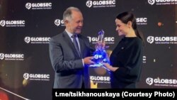 Уручэньне Сьвятлане Ціханоўскай прэміі GLOBSEC 2020 у Браціславе.