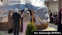 Бишкек. Каза тапкан келин 27 жашта болчу, чарчап калган наристеси былтыр төрөлгөн.