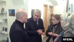 არჩილ ბეჟანიშვილი (მარცხნიდან მეორე) კოლეგებთან ერთად