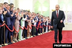 ЗМІ писали, що в Москві є невдоволення значної частини російської еліти неуспішністю і довгою тривалістю війни проти України. Писали, що міг навіть готуватись переворот, на очільника якого ставили колишнього міністра оборони Сергія Шойгу