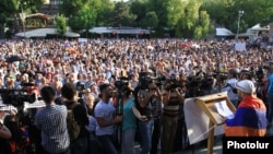 Armenia - Thousands of people demonstrate against a rise in eletrcity prices, Yerevan, 19Jun2015.