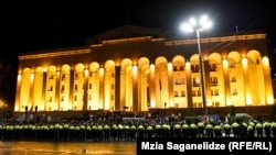 სახელმწიფო დაცვის სპეციალური სამსახური პასუხისმგებელია სახელმწიფო უწყებების შენობებისა და მაღალი თანამდებობების სახელმწიფო მოხელეების დაცვასა და უსაფრთხოებაზე.