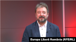 Politologul Cristian Pîrvulescu crede că nu PSD a fost cel care a pus presiune pe cei patru magistrați să folosească toate tertipurile pentru a amâna luarea unei decizii. Atitudinea lor este mai degrabă un efect al presiunii colegilor lor magistrați.