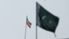 Karachi, Pakistan - Drapele pe sediul Consulatului General al Iranului din regiunea Sindh (REUTERS/Akhtar Soomro)