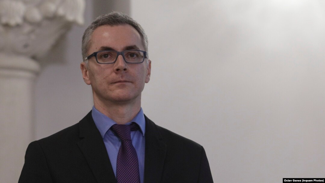 Vicepreședintele USR spune că președintele Klaus Iohannis și-a trădat propriul electorat și este un exponent al vechii clase politice, care consideră că politicienii trebuie să fie lăsați în pace, fără să fie întrebați de sănătate de către procurori.