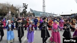 Празднование Новруз Байрама в Баку (архивное фото)