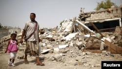 "Әл-Қаида" сарбаздарымен шайқас орны. Йемен тұрғыны. 18 маусым 2012 жыл