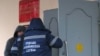 У входа в Чертановский районный суд