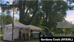 Pred zgradom Predsedništva Srbije u Pionirskom parku od ponedeljka se nalazi još samo nekoliko manjih šatora pokreta “Gerila”