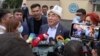 Асқар Ақаев 2003 жылы Қырғызстан үкіметіне "Құмтөр" кеніші жөніндегі келісімшартты қайта қарауға рұқсат бергенін өзінің "ең үлкен қателігі" санайды.