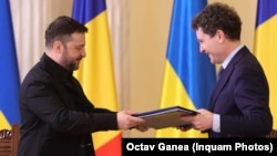 Președinții Volodimir Zelenski (stânga) și Nicușor Dan la București, în martie 2026. 