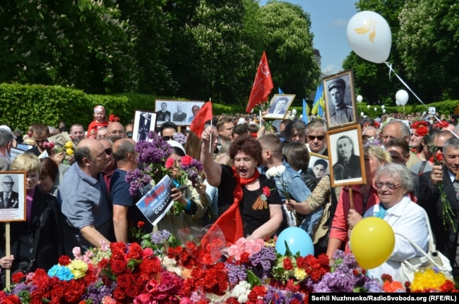 Ось так у травні 2016-го акція проросійського ідеологічного спрямування «Безсмертний полк» проходила у Києві