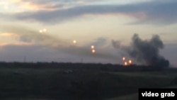 Запуск ракет с «Градов», ориентировочно из района российского города Гуково Ростовской области, 16 июля 2014 года (скриншот с любительского видео)