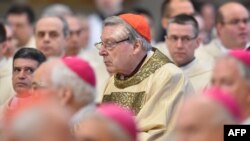 Cardinal George Pell la o slujbă la Vatican în 2016