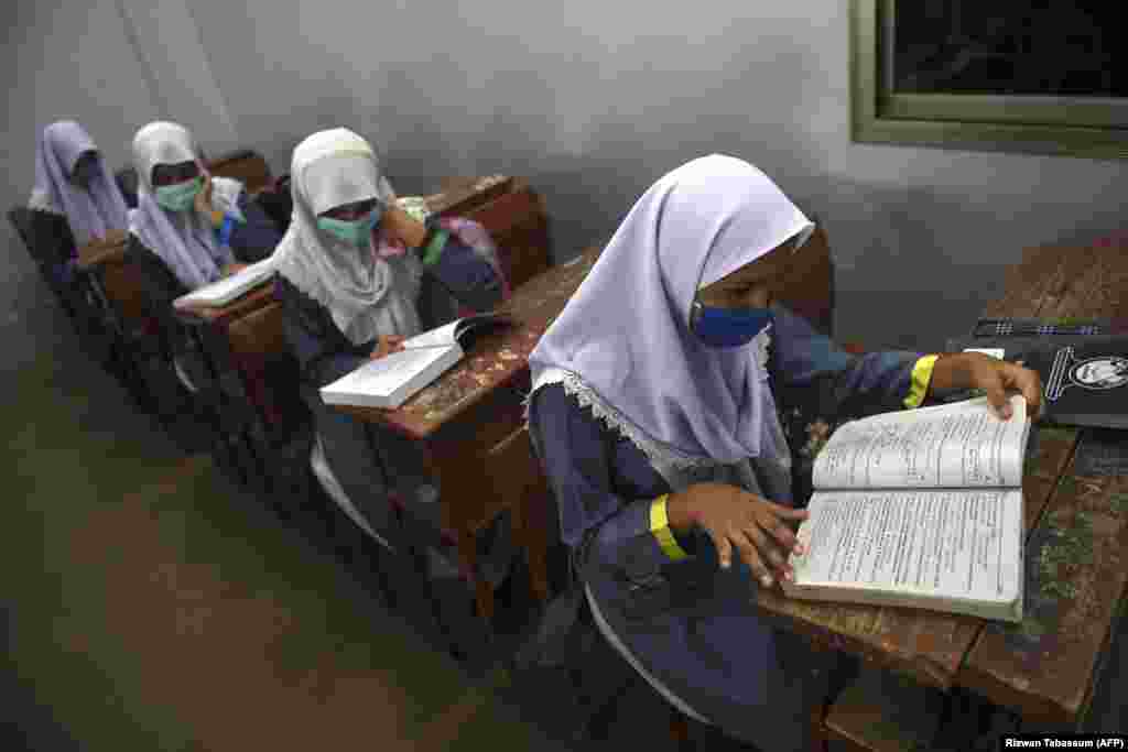 Students attend a class at a school in Karachi, Pakistan, on September 15 after educational institutions were reopened nearly six months after being closed due to the coronavirus pandemic. (AFP/Rizwan Tabassum)