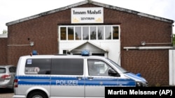 Trupele speciale ale poliției germane fac o razie la centrul Imam Mahdi din centrul Muenster pentru a investiga posibilele legături cu Hizballah, 30 aprilie 2020