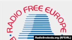 Донедавна емблемою Радіо Вільна Європа / Радіо Свобода був дзвін синього кольору