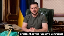 Перед цим президент у телеграмі оприлюднив відео, на якому українські військові доповідають про звільнення міста Балаклія на Харківщині