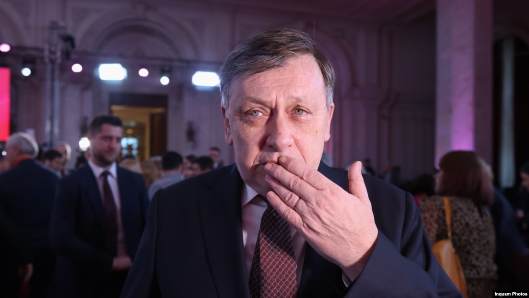 Crin Antonescu a fost validat de PSD să candideze la prezidențiale din partea coaliției de guvernare.