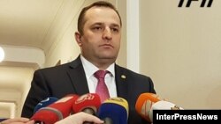 Глава грузинской разведки Давид Суджашвили своей оценкой опасностей для внутренней политики страны, конечно же, делиться не стал