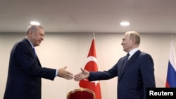 Acordul de la Istanbul, care promitea deblocarea exporturilor de cereale din Ucraina, a fost semnat după ce președintele Turciei, Recep Tayyip Erdoğan, s-a întîlnit, la Tehran, cu Vladimir Putin.