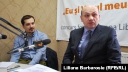 Sergiu Ostaf și Alexei Buzu în studioul Europei Libere la Chișinău