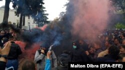 Протест на опозицијата пред албанскиот парламент во Тирана на 28 март 2019 година