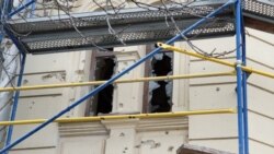 Фасад Херсонского художественного музея имени Алексея Шовкуненко со следами от обстрелов. Херсон, 30 ноября 2022 года
