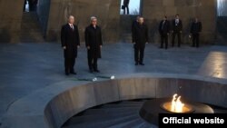 Armenia - President Serzh Sarkisian and his Russian counterpart Vladimir Putin visit the Armenian Genocide Memorial in Yerevan, 2Dec2013