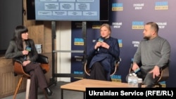 Військова омбудсманка Ольга Решетилова (в центрі), її заступник Руслан Циганков під час пресконференції, 27 січня 2026 року 