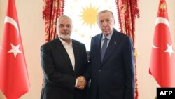 თურქეთის პრეზიდენტი რეჯეპ ტაიპ ერდოანი (მარჯვნივ) და ჰამასის ლიდერი ისმაილ ჰანიე. სტამბოლი, 20 აპრილი, 2024.