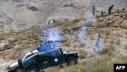 Афганские силы безопасности во время операции против боевиков "Талибана" в провинции Нангархар.