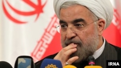 الرئيس الإيراني المنتخب حديثاً حسن روحاني في مؤتمر صحفي الإثنين (17 حزيران 2013 )