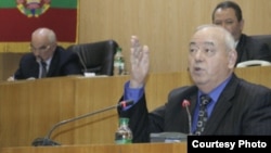 Grigore Maracuța (în prim-plan) și Igor Smirnov (stânga), în Sovietul suprem de la Tiraspol, noiembrie 2009