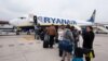 Пасадка на самалёт кампаніі Ryanair. <a href="http://www.shutterstock.com/gallery-438058p1.html?cr=00&pl=edit-00">pio3</a> / <a href="http://www.shutterstock.com/?cr=00&pl=edit-00">Shutterstock.com</a>