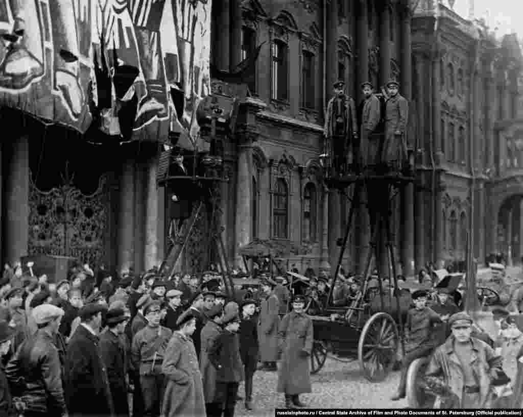 Празднование Первомая на Дворцовой площади, 1 мая 1918