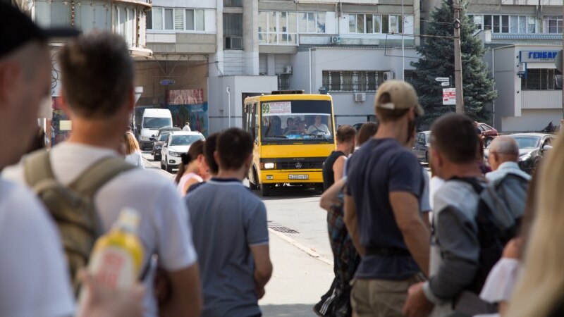 Власти Крыма планируют запустить дополнительные автобусы из Симферополя до админграницы