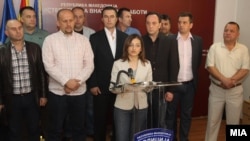 Министерката Јанкулоска на прес конференцијата кога беше потврдено апсењето на 20 осомничени за петкратното убиство во Смиљковци, 01.05.2012.