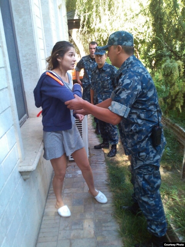 A photo that appeared in 2014 that apparently shows Gulnara Karimova being manhandled by security personnel while under house arrest.